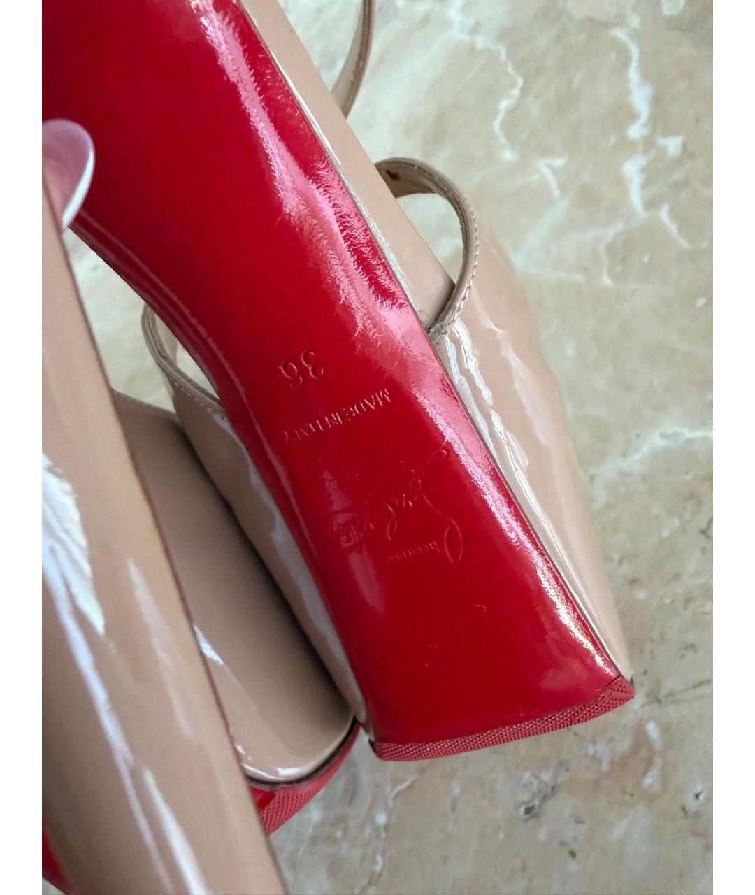 CHRISTIAN LOUBOUTIN Бежевые босоножки из лакированной кожи, фото 6