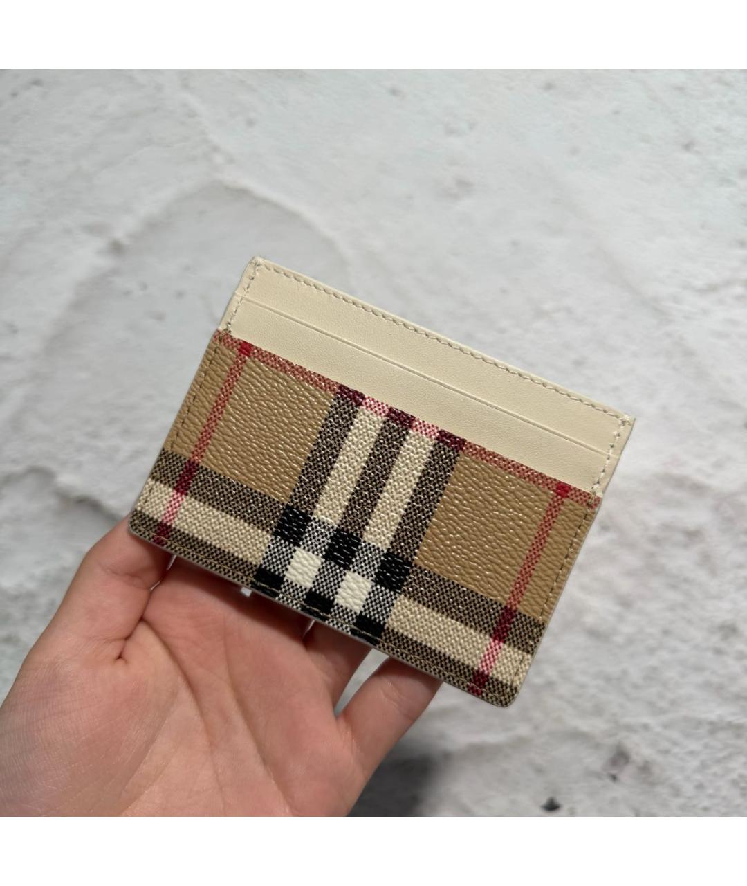 BURBERRY Бежевый кожаный кардхолдер, фото 2