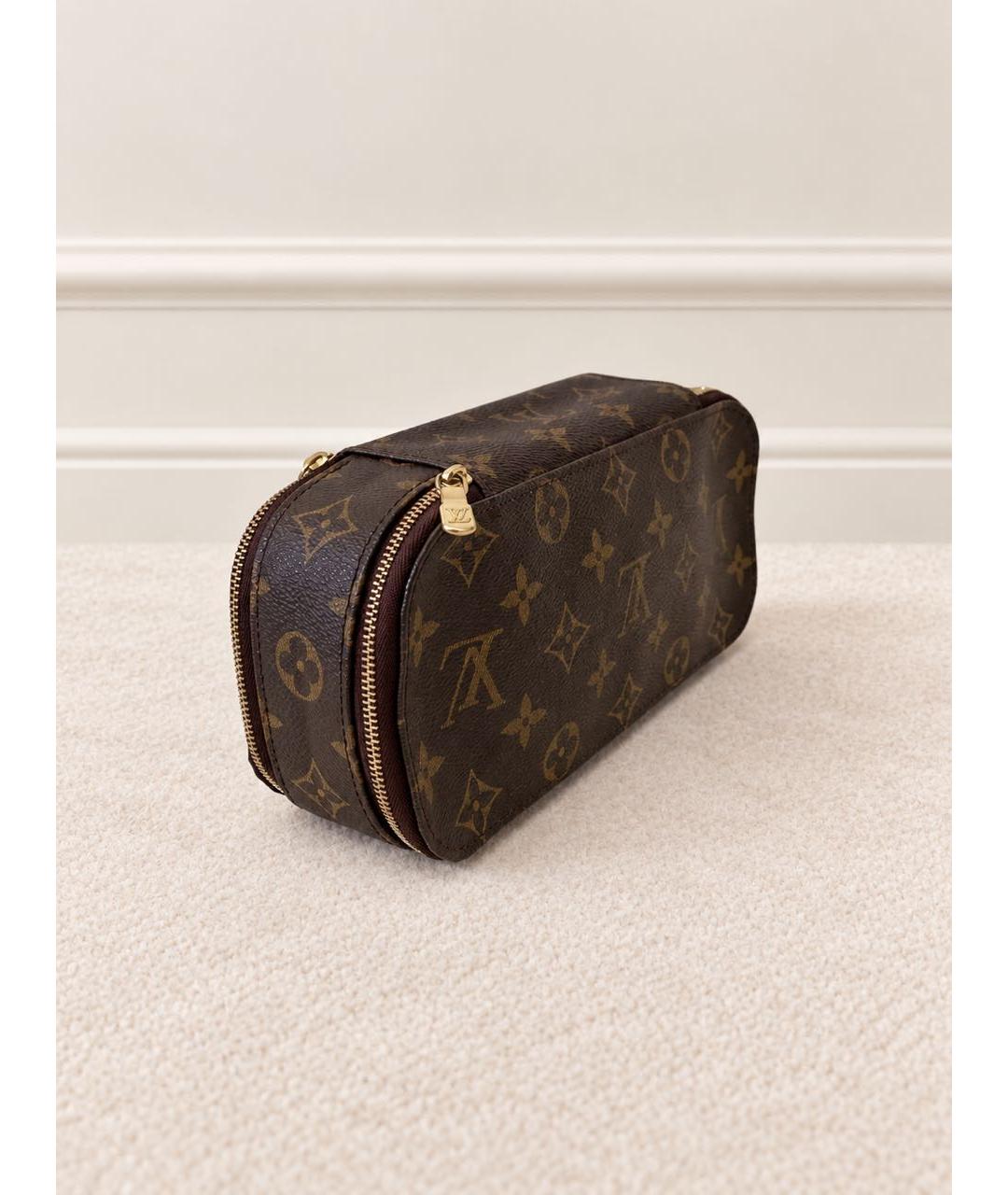 LOUIS VUITTON Коричневая косметичка из канвы, фото 2