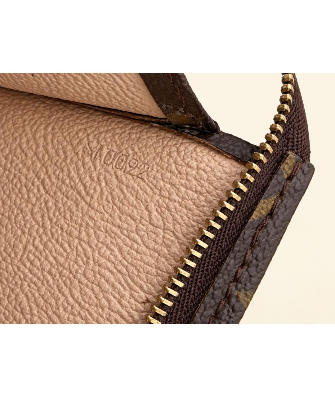 LOUIS VUITTON Коричневая косметичка из канвы, фото 3