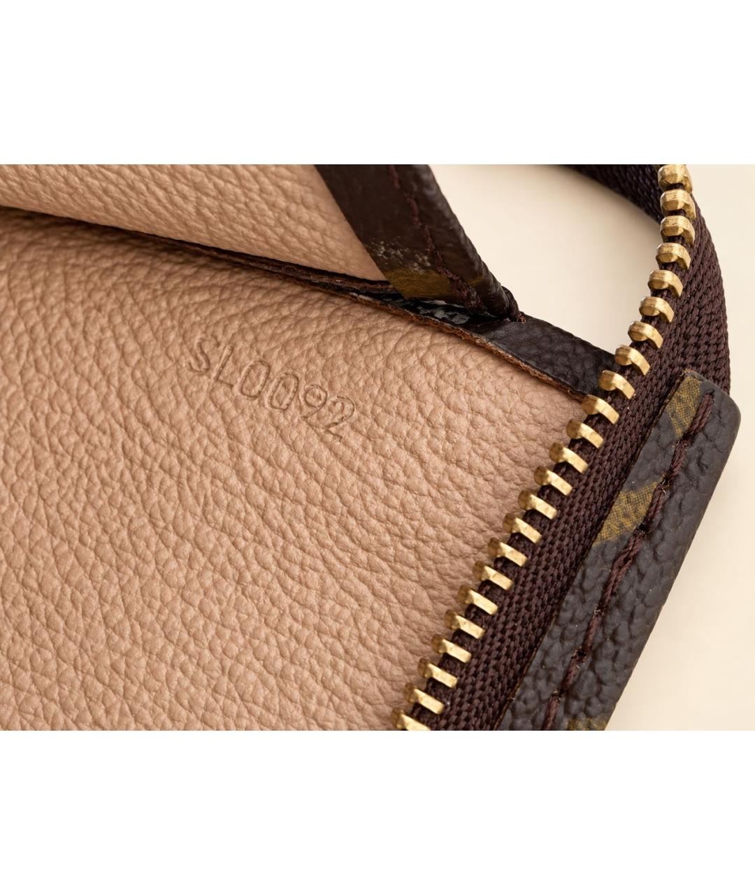 LOUIS VUITTON Коричневая косметичка из канвы, фото 7
