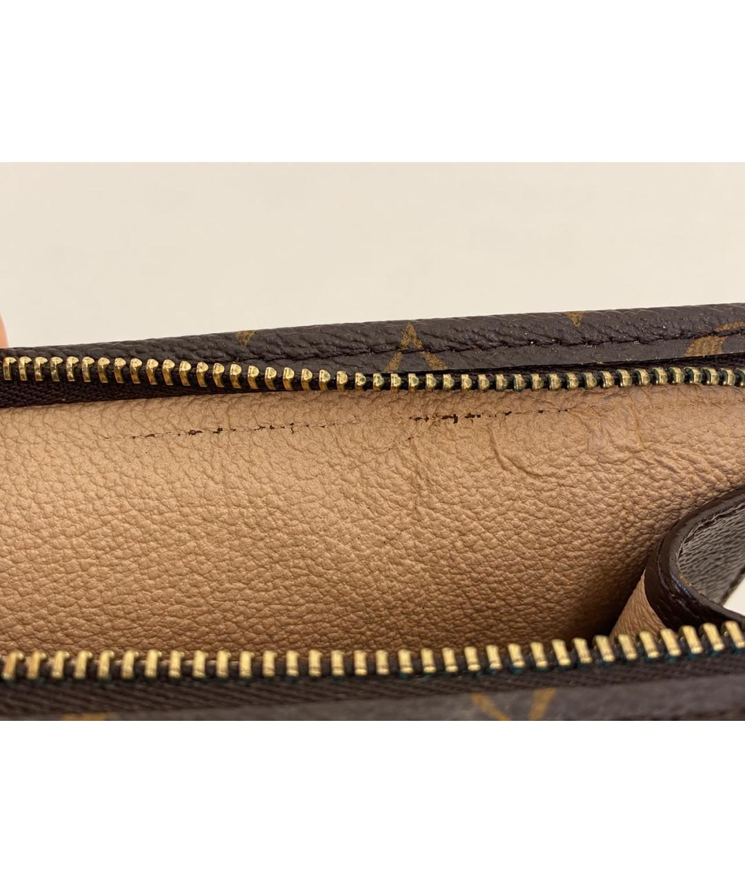 LOUIS VUITTON Коричневая косметичка из канвы, фото 8