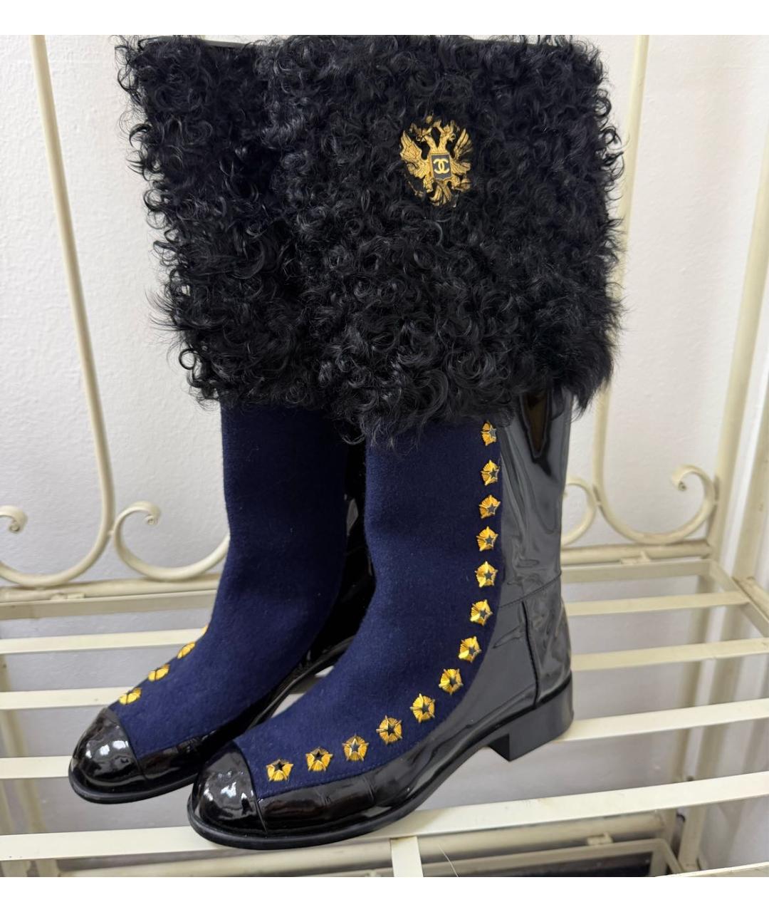 CHANEL Черные сапоги из лакированной кожи, фото 3