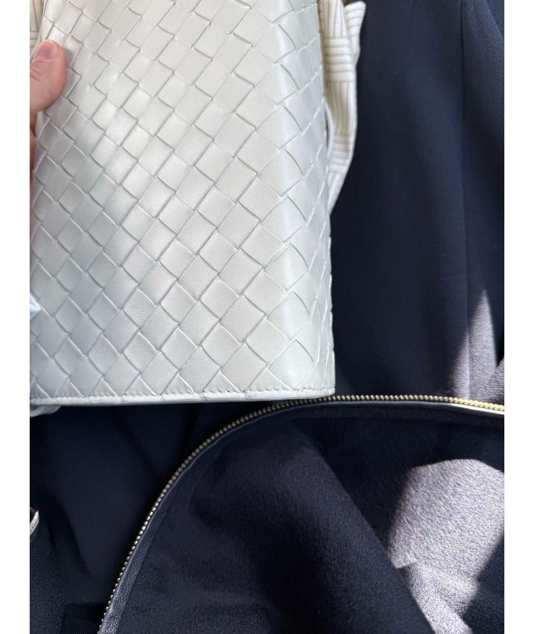 BOTTEGA VENETA Белая кожаная сумка с короткими ручками, фото 5