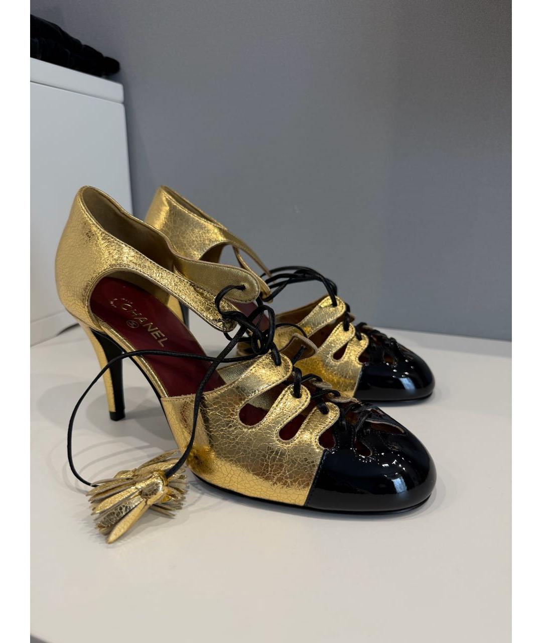 CHANEL Золотые кожаные туфли, фото 9