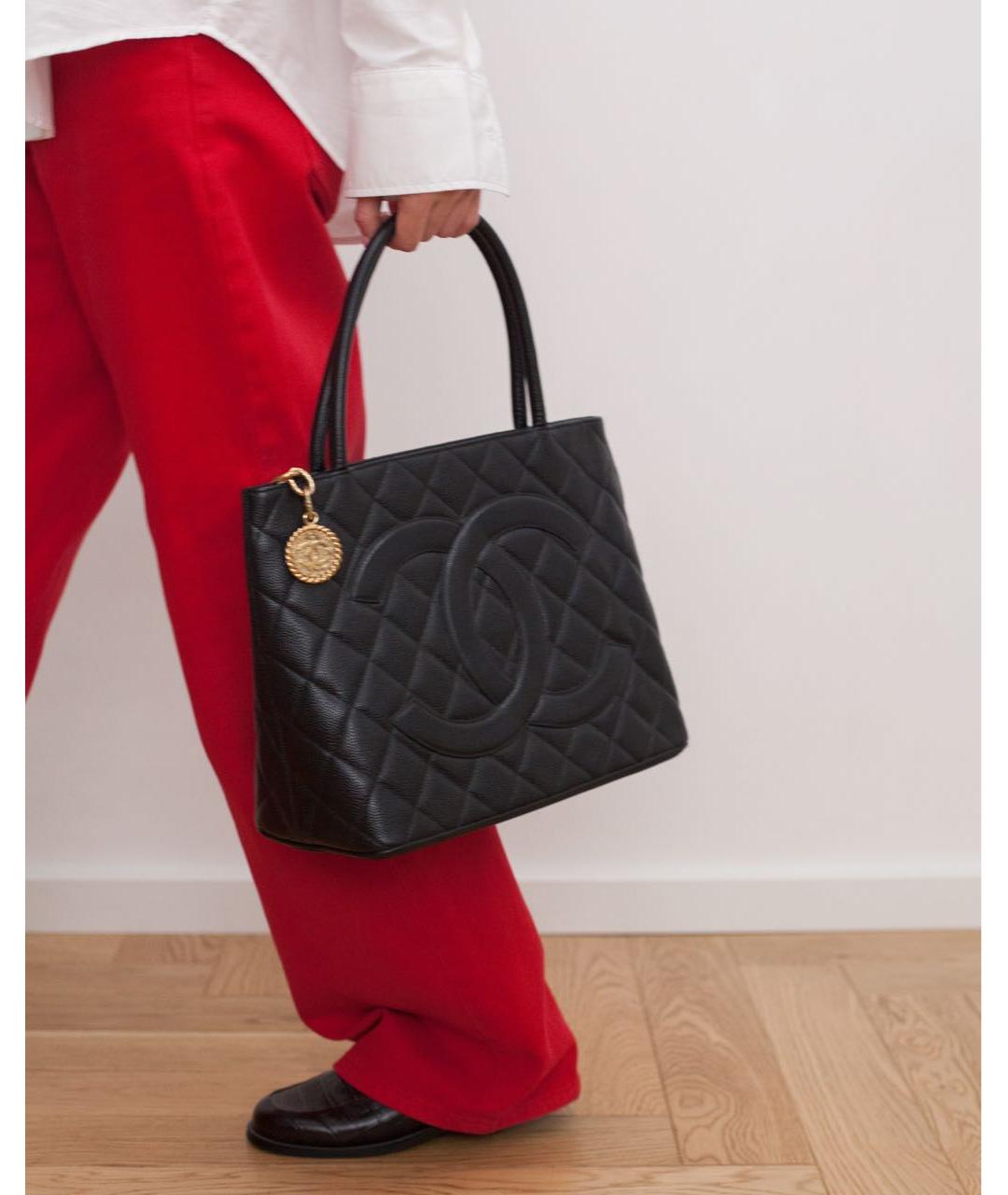 CHANEL Черная кожаная сумка тоут, фото 3