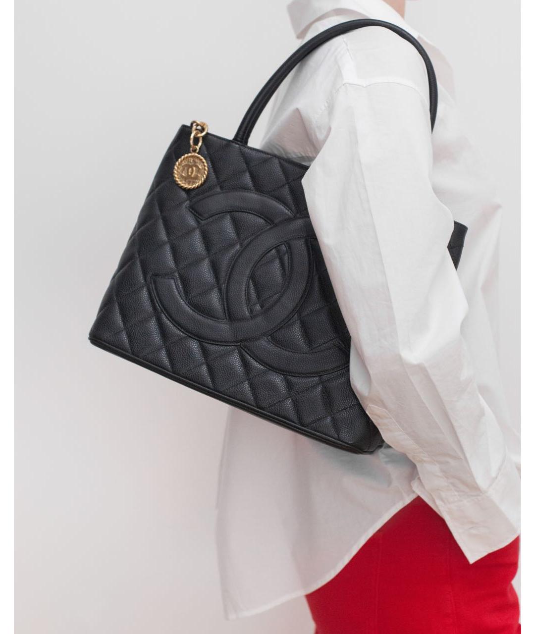 CHANEL Черная кожаная сумка тоут, фото 2