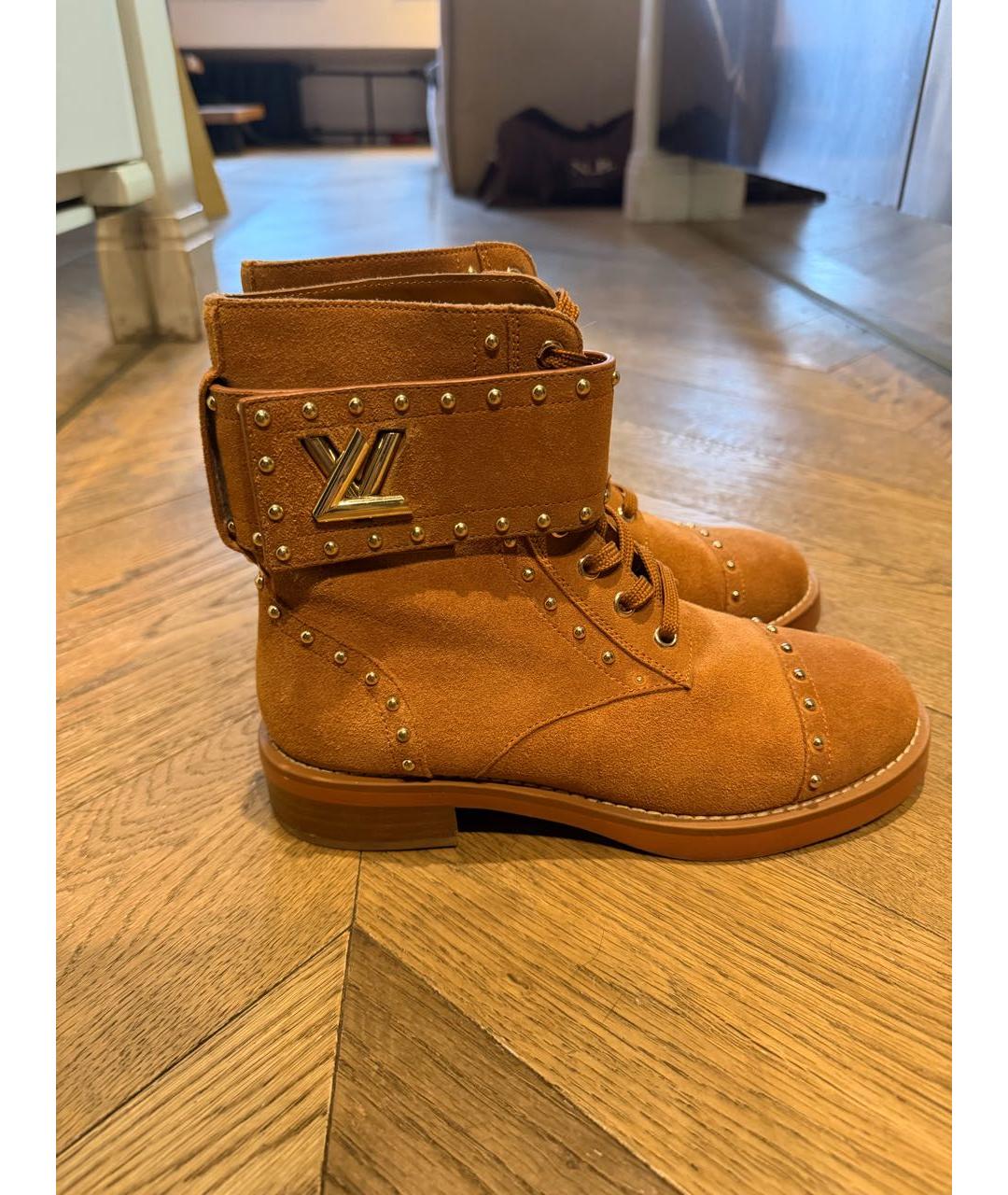 LOUIS VUITTON Горчичные замшевые ботинки, фото 1