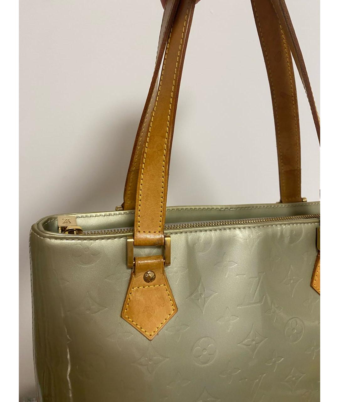 LOUIS VUITTON Золотая сумка тоут из лакированной кожи, фото 6