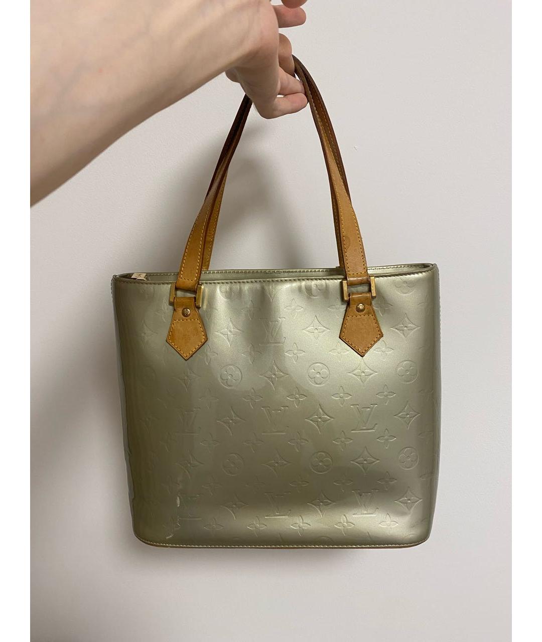 LOUIS VUITTON Золотая сумка тоут из лакированной кожи, фото 9