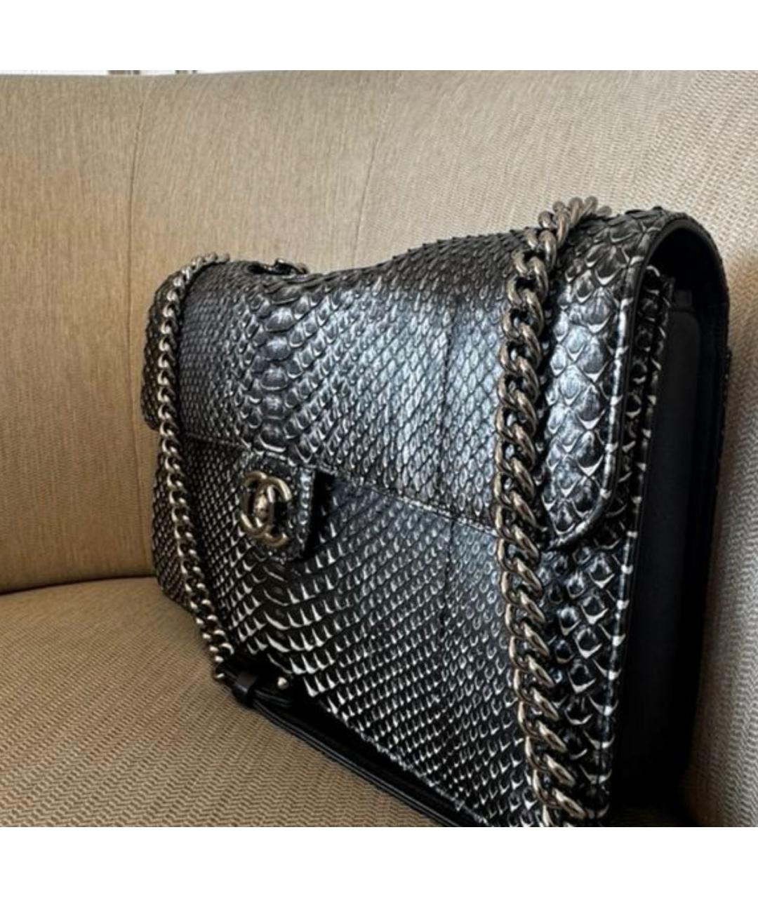 CHANEL Серая сумка через плечо из кожи питона, фото 2