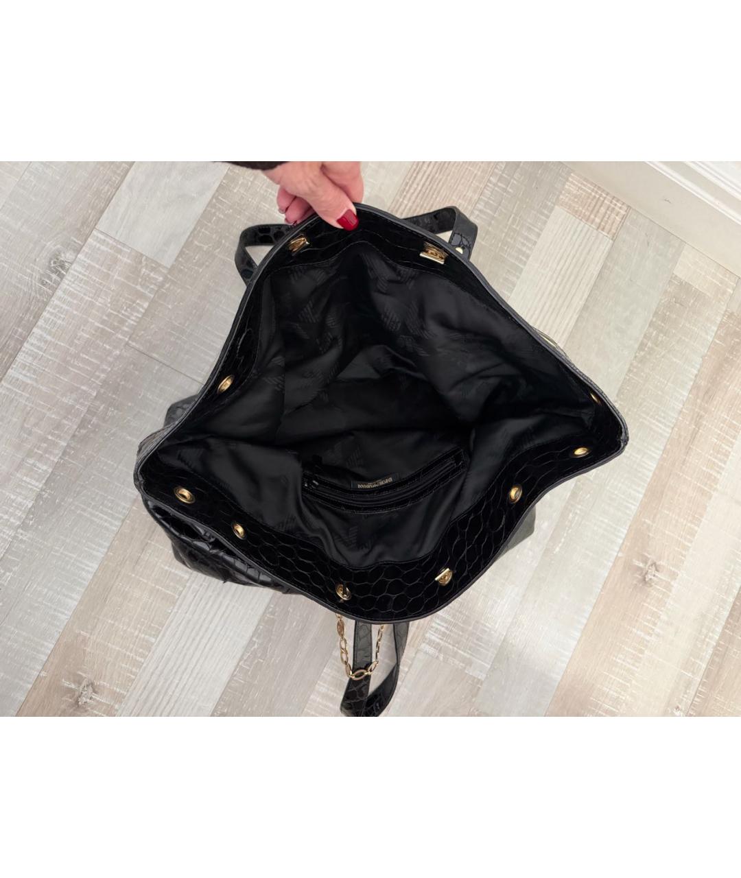 EMPORIO ARMANI Черная сумка с короткими ручками из лакированной кожи, фото 4