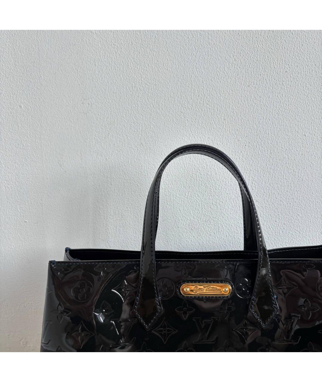 LOUIS VUITTON Черная сумка с короткими ручками из лакированной кожи, фото 4