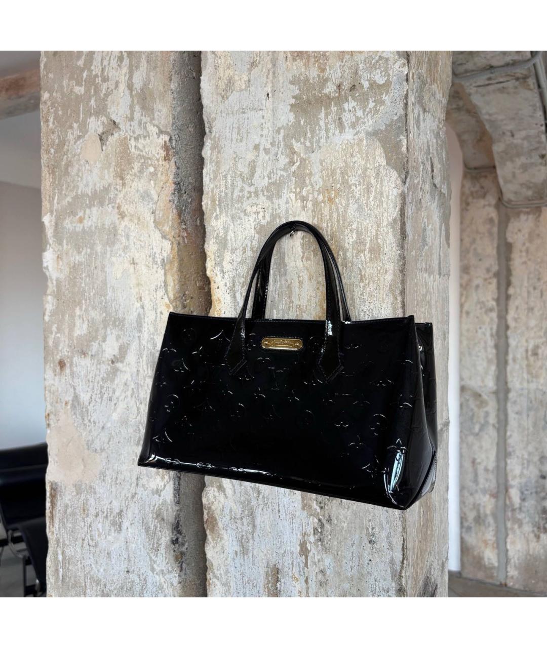 LOUIS VUITTON Черная сумка с короткими ручками из лакированной кожи, фото 3