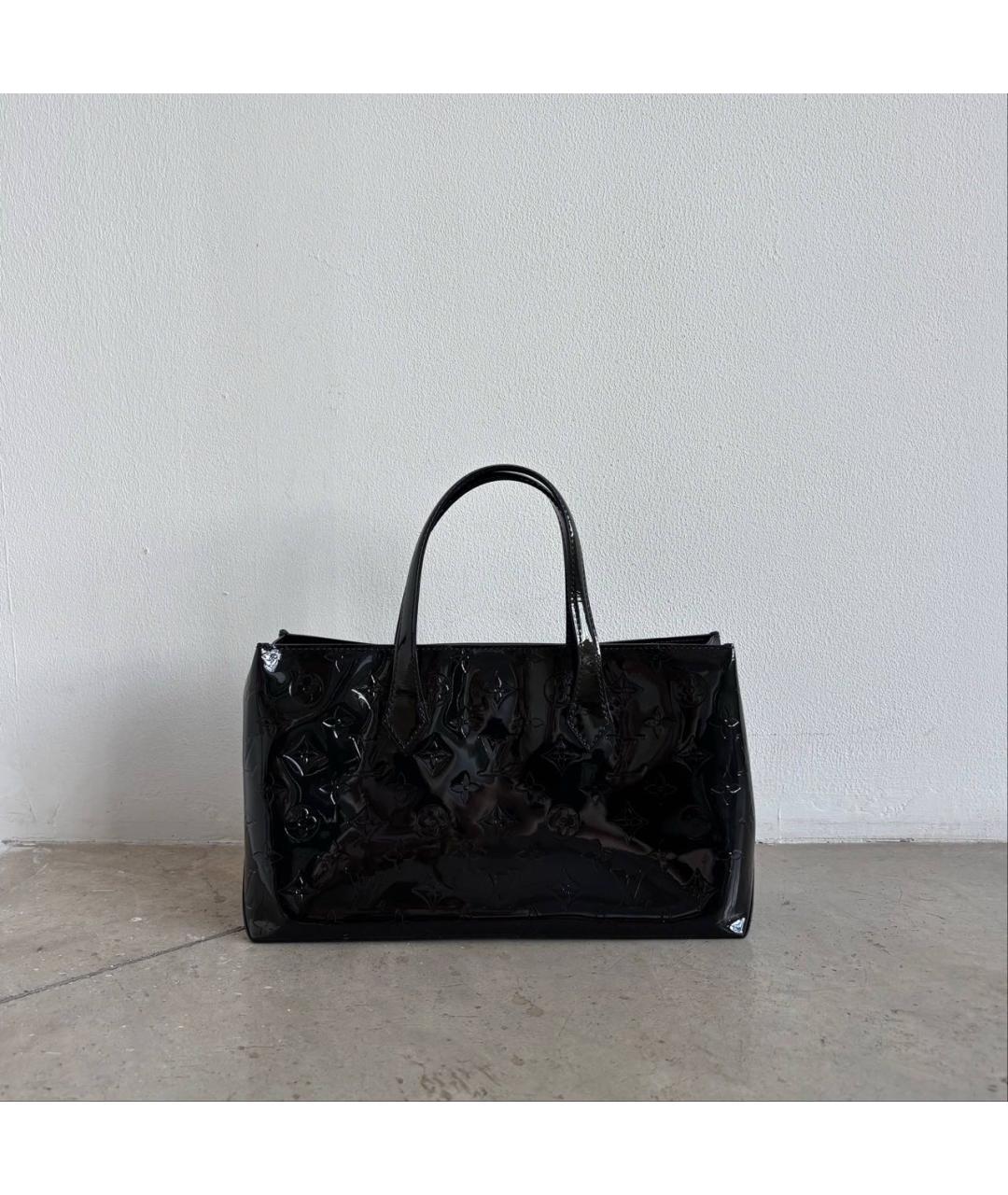 LOUIS VUITTON Черная сумка с короткими ручками из лакированной кожи, фото 6