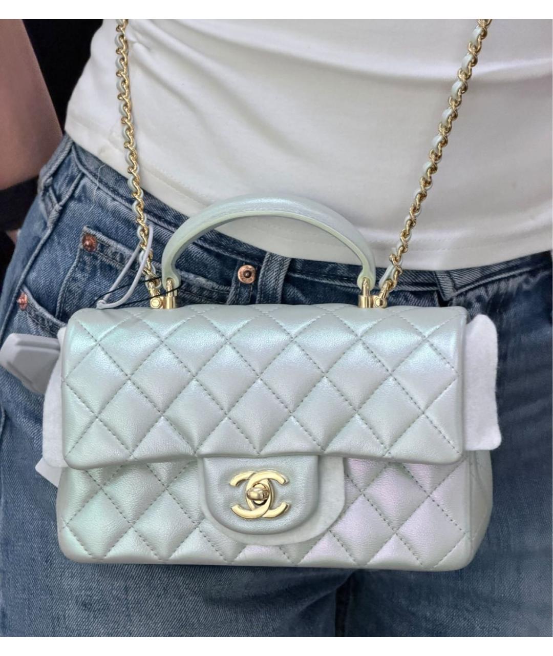 CHANEL Салатовая сумка с короткими ручками из лакированной кожи, фото 5