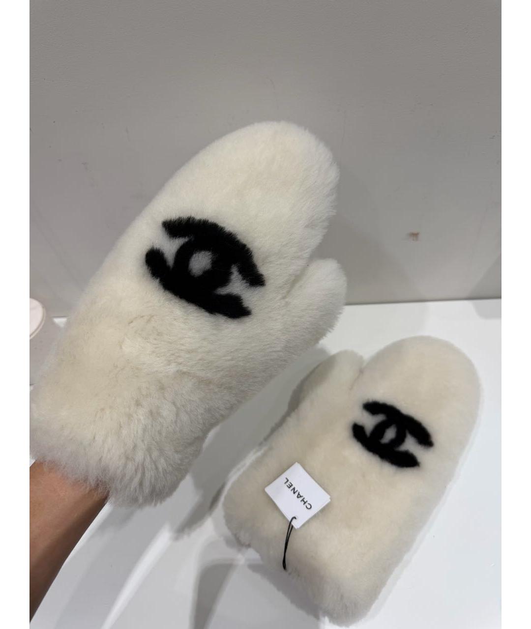CHANEL Белые кожаные варежки, фото 3