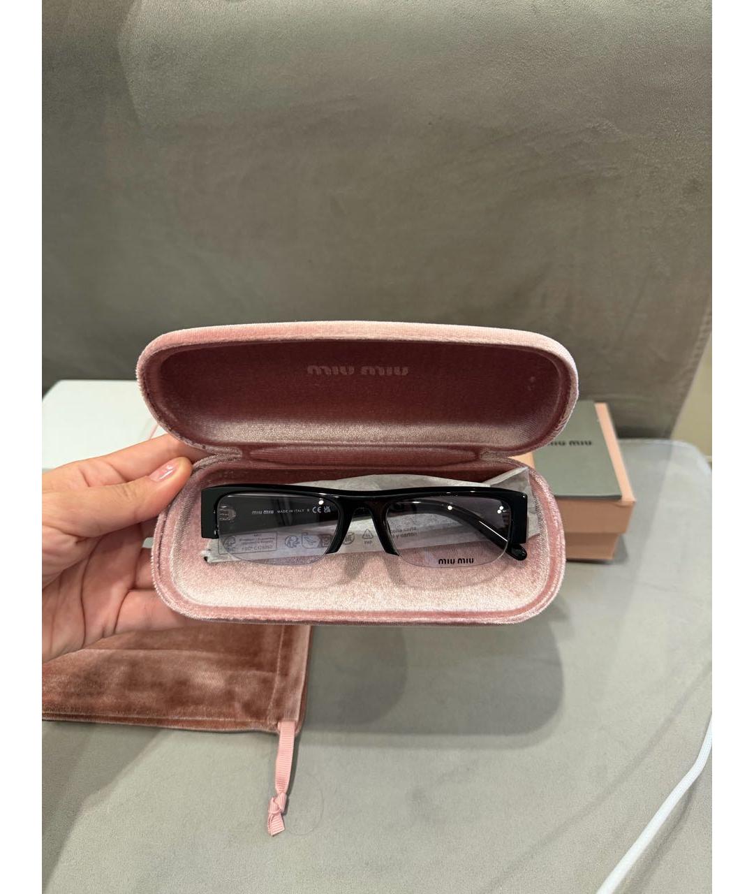 MIU MIU Черные пластиковые солнцезащитные очки, фото 3