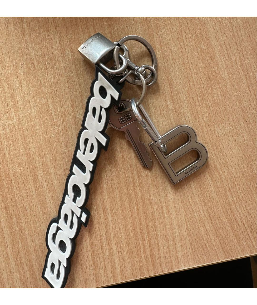 BALENCIAGA Серебряный брелок, фото 3