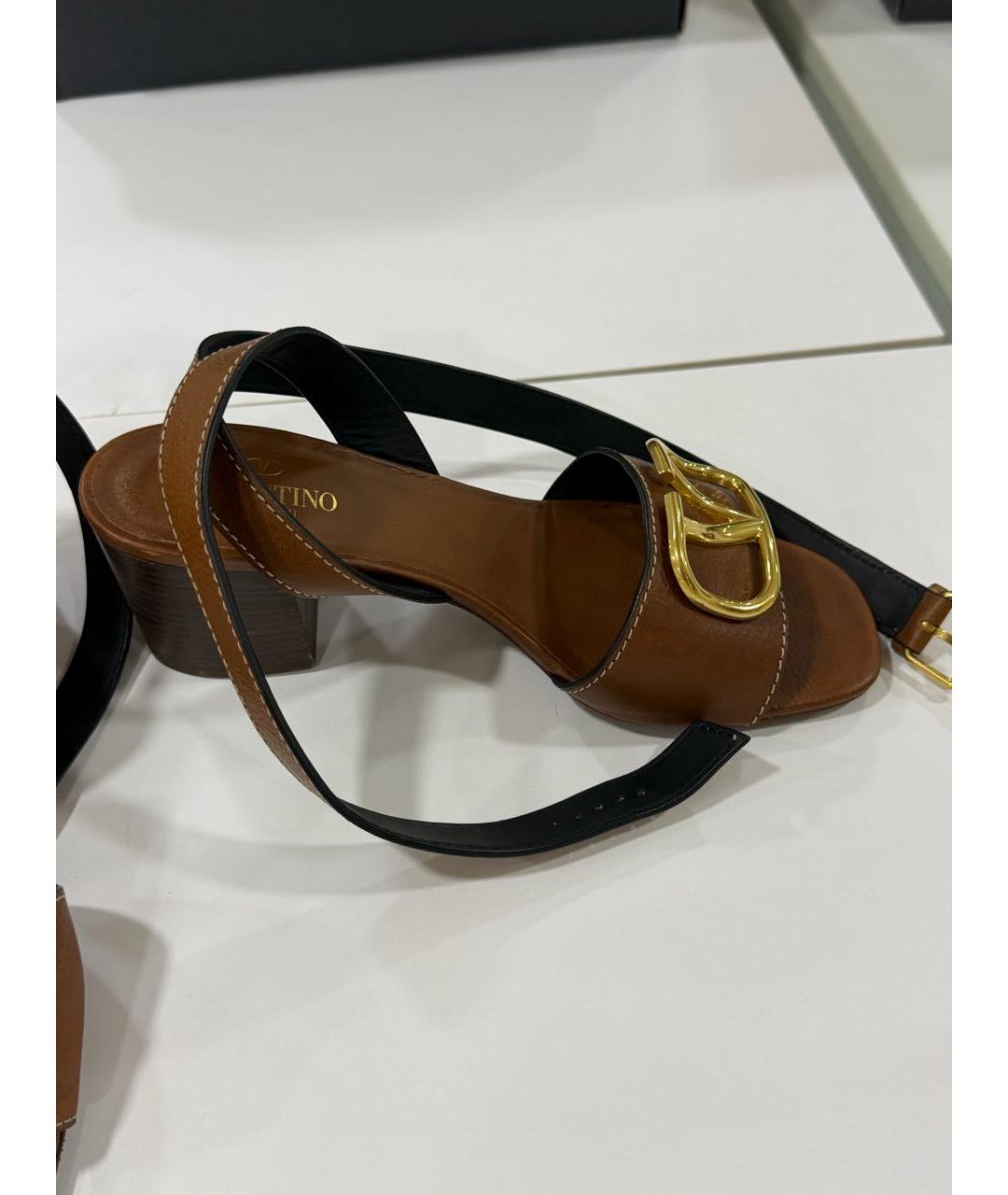 VALENTINO Коричневые кожаные босоножки, фото 1