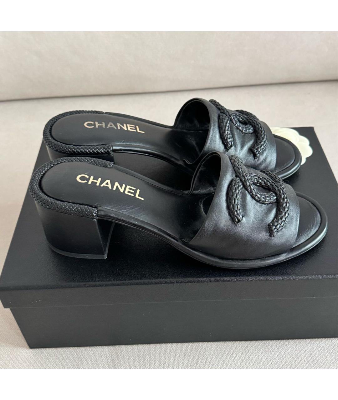 CHANEL Черные кожаные мюли, фото 2