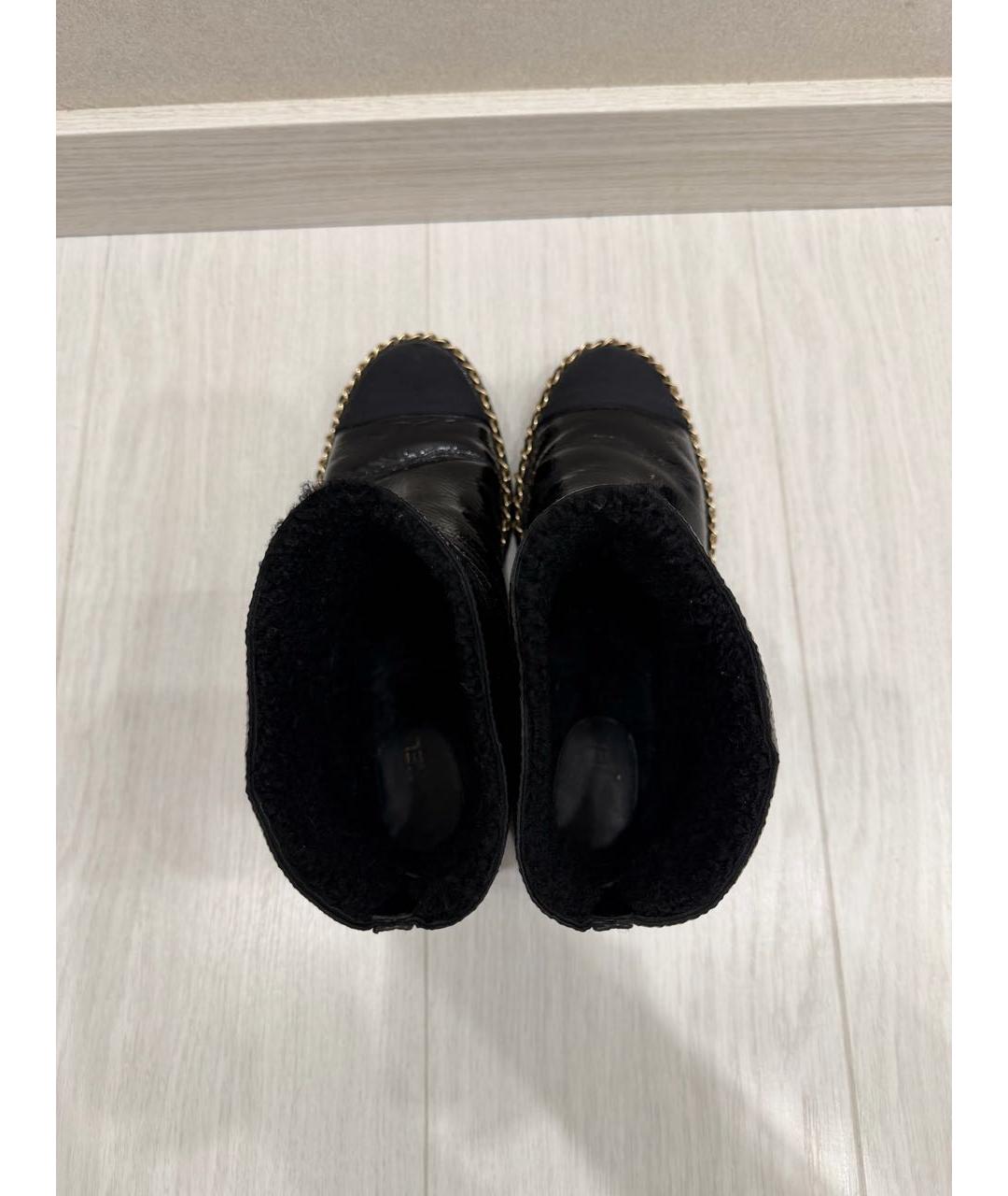 CHANEL Черные полусапоги из лакированной кожи, фото 3