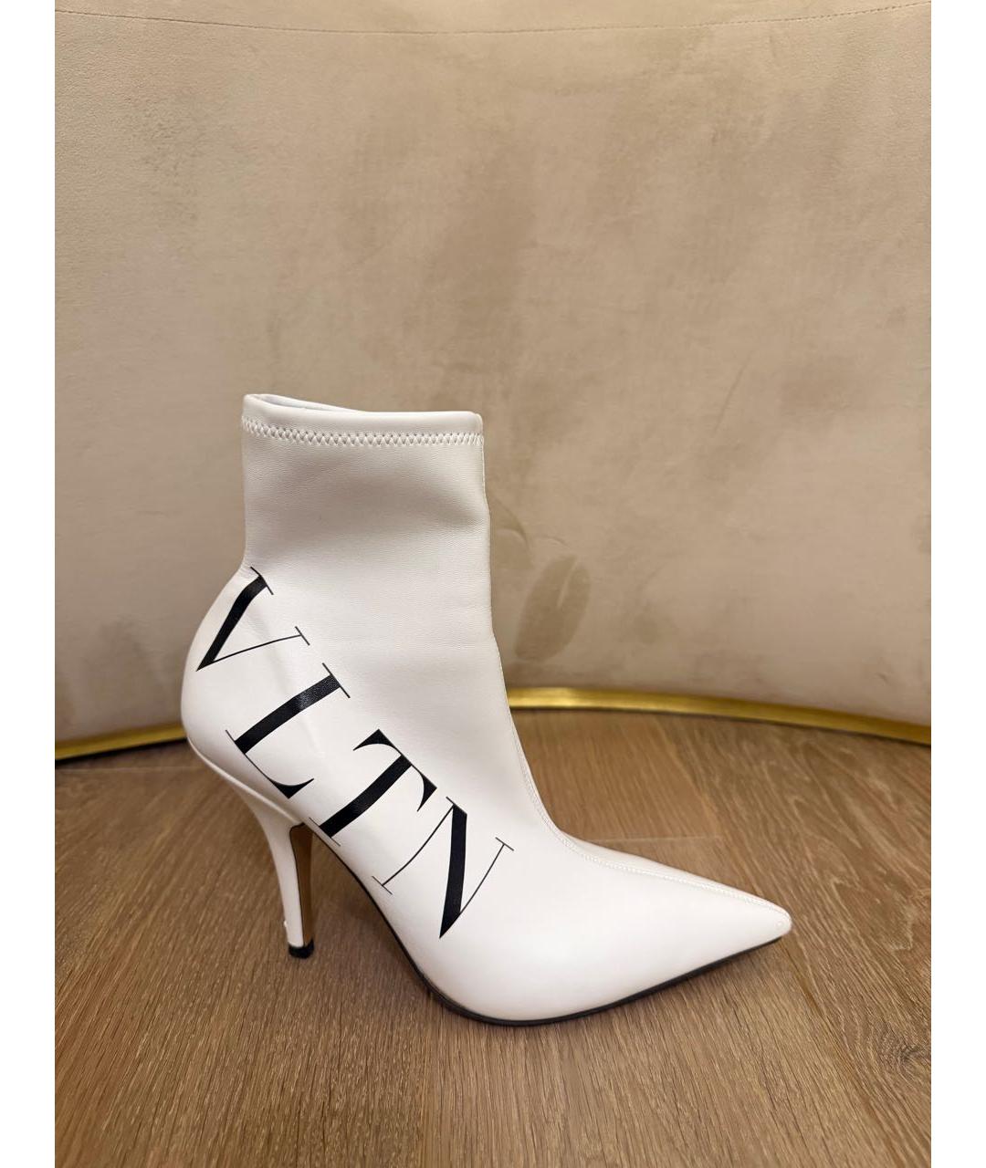 VALENTINO Белые кожаные ботильоны, фото 5