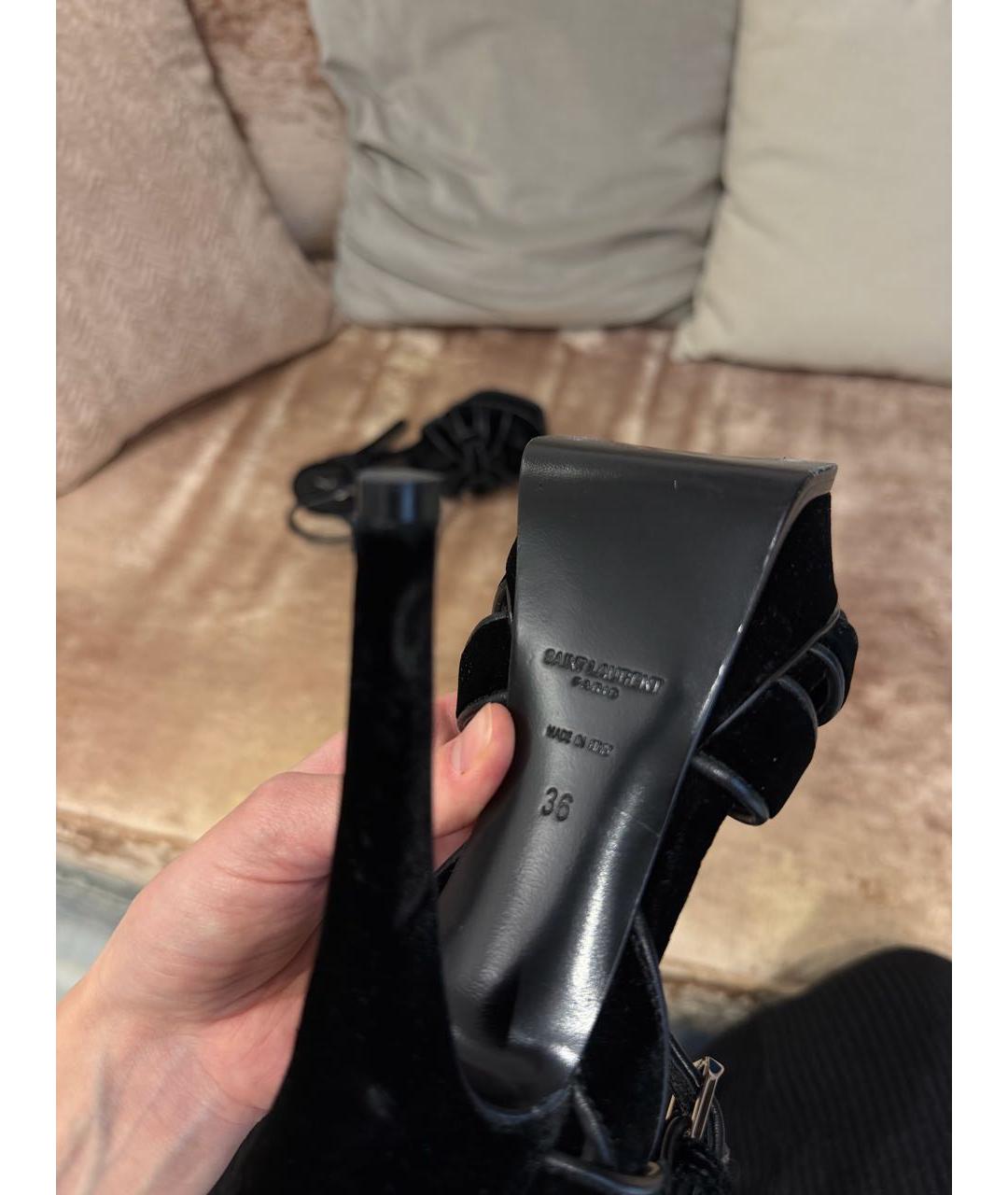 SAINT LAURENT Черные бархатные босоножки, фото 5