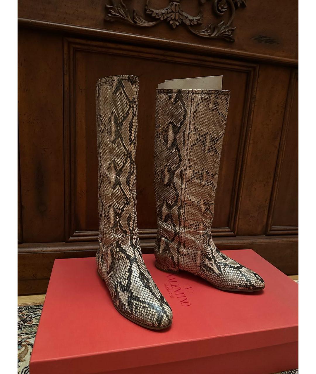 VALENTINO Бежевые сапоги из кожи питона, фото 5