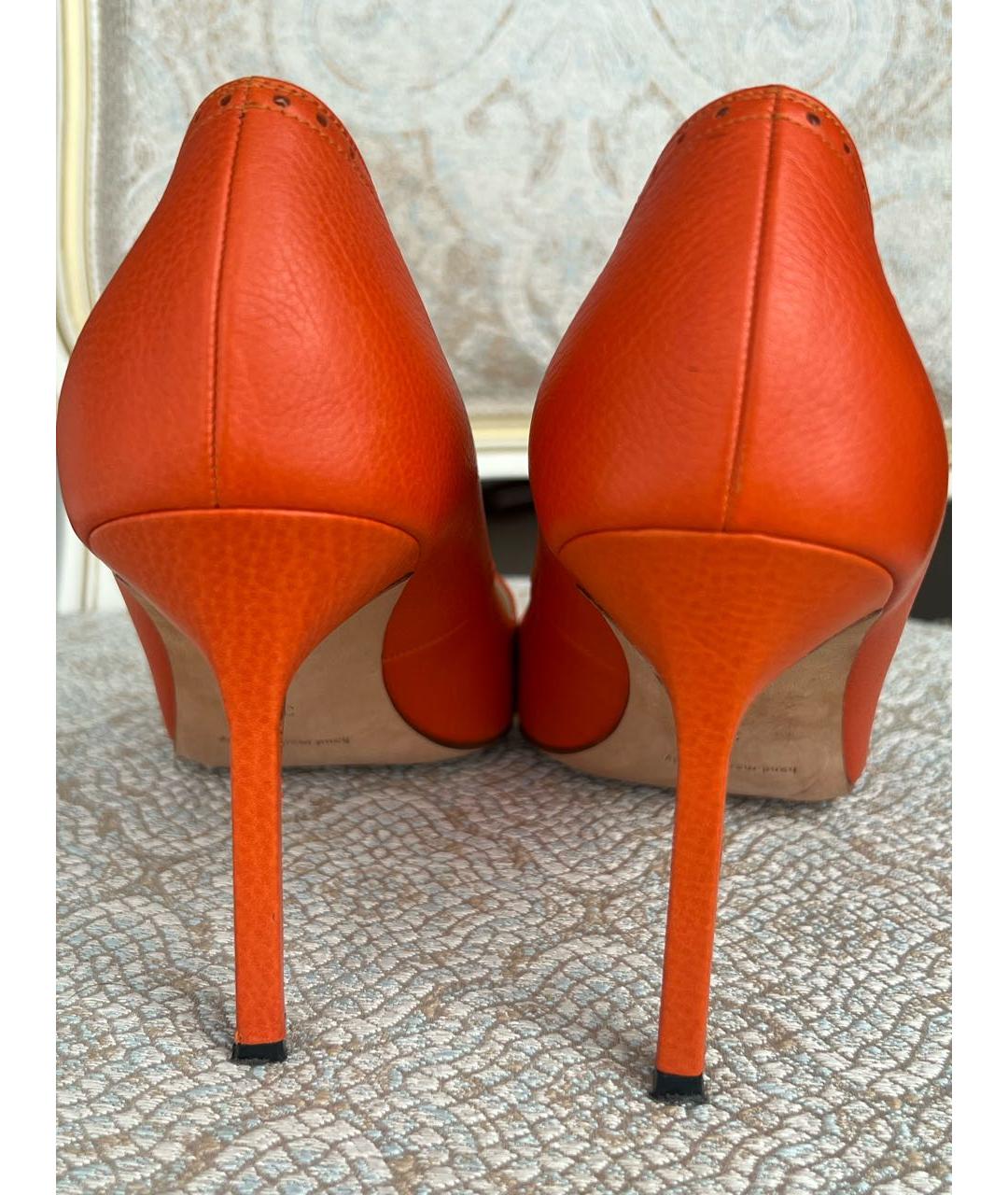 MANOLO BLAHNIK Оранжевые кожаные туфли, фото 4