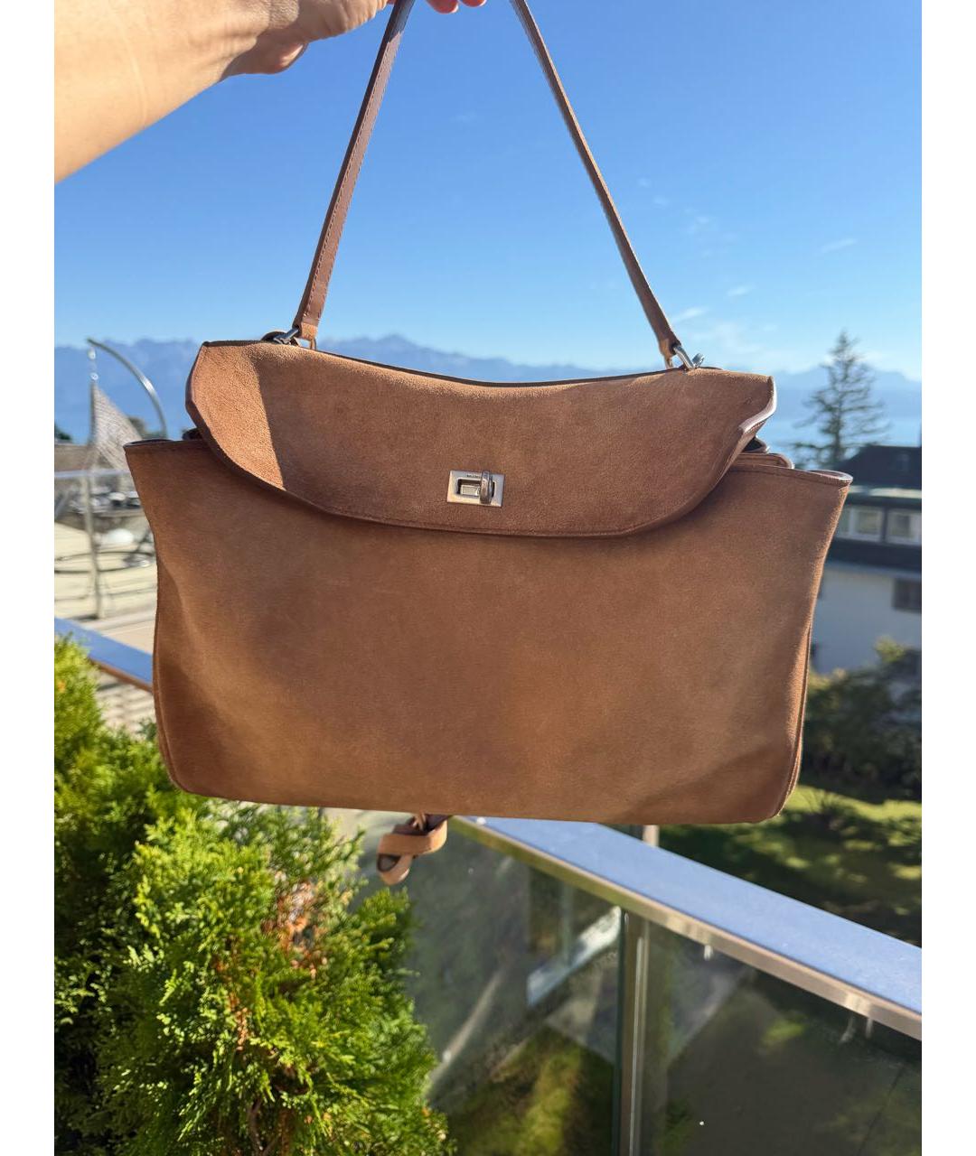 BALENCIAGA Бежевая замшевая сумка с короткими ручками, фото 5