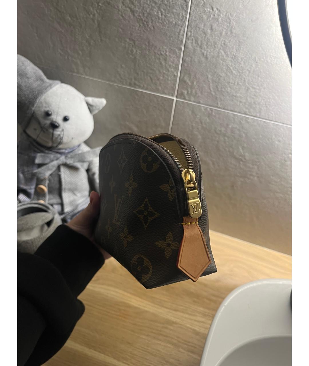 LOUIS VUITTON Черная косметичка из канвы, фото 4