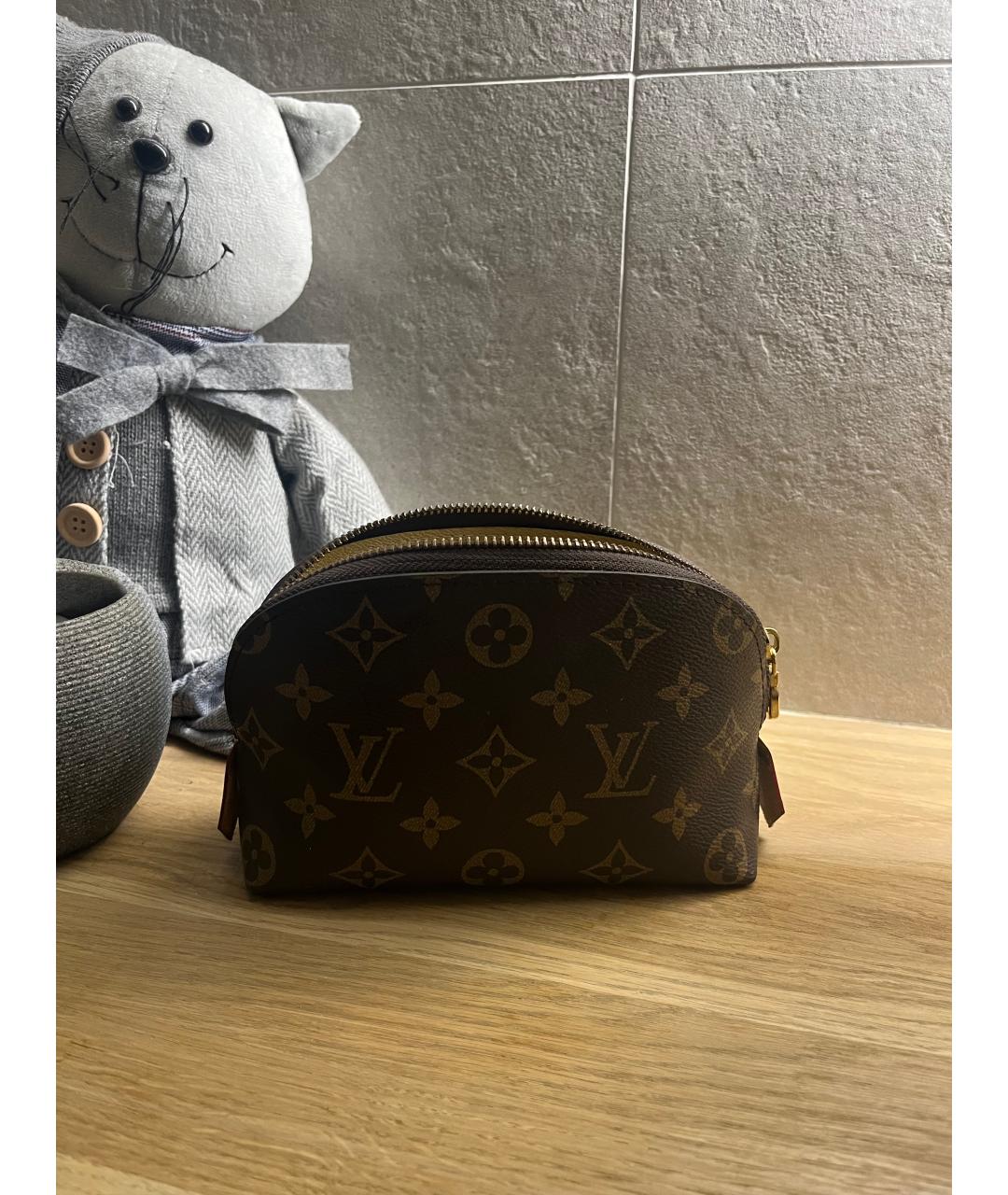 LOUIS VUITTON Черная косметичка из канвы, фото 3