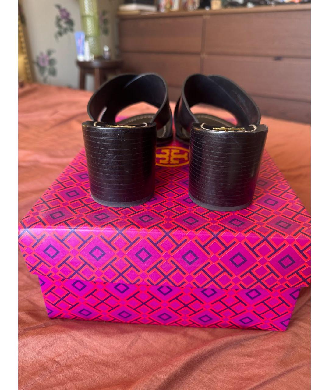 TORY BURCH Черные кожаные мюли, фото 4