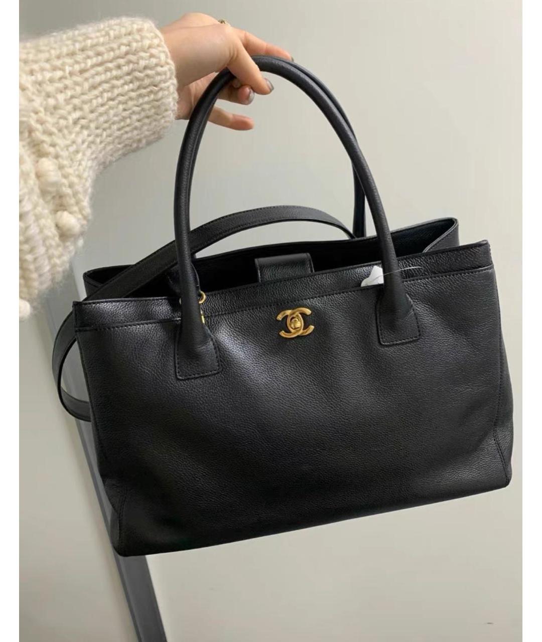 CHANEL Черная кожаная сумка тоут, фото 2