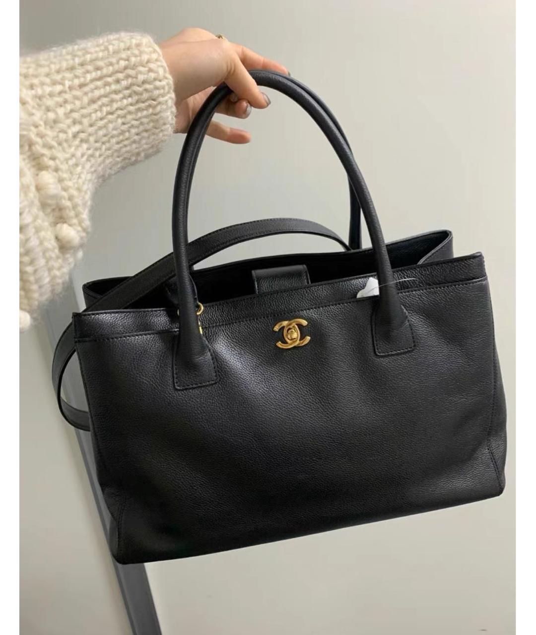CHANEL Черная кожаная сумка тоут, фото 9