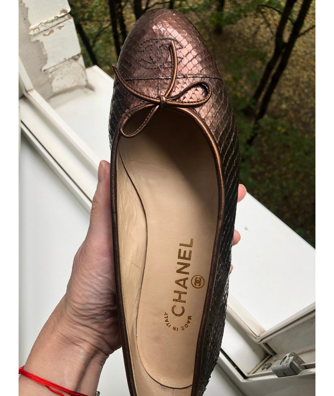 CHANEL Коричневые балетки из кожи питона, фото 5