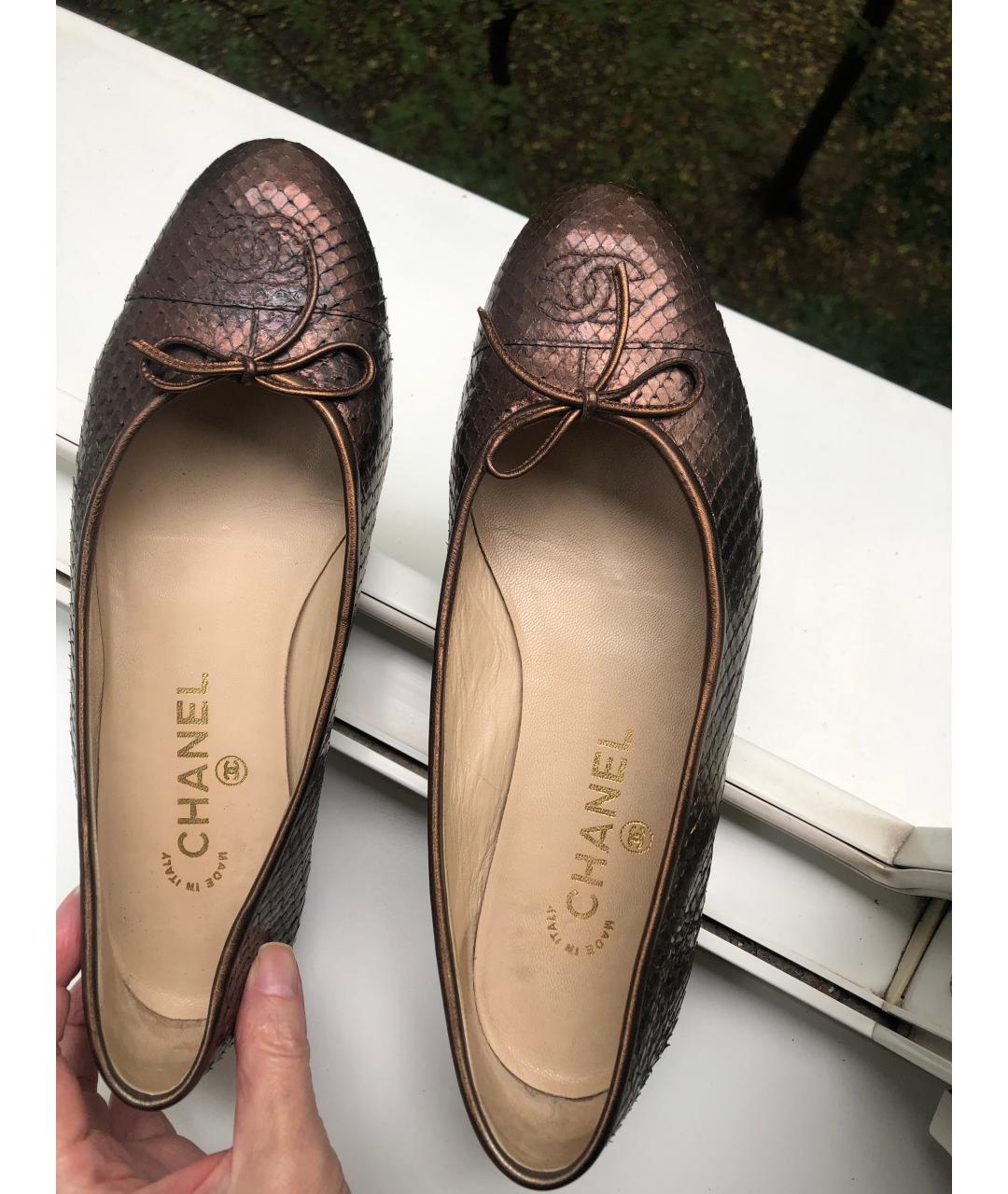 CHANEL Коричневые балетки из кожи питона, фото 2