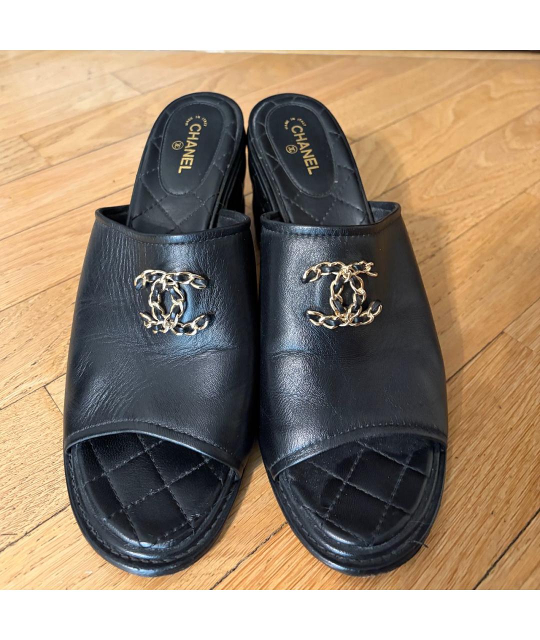 CHANEL Черные кожаные мюли, фото 2