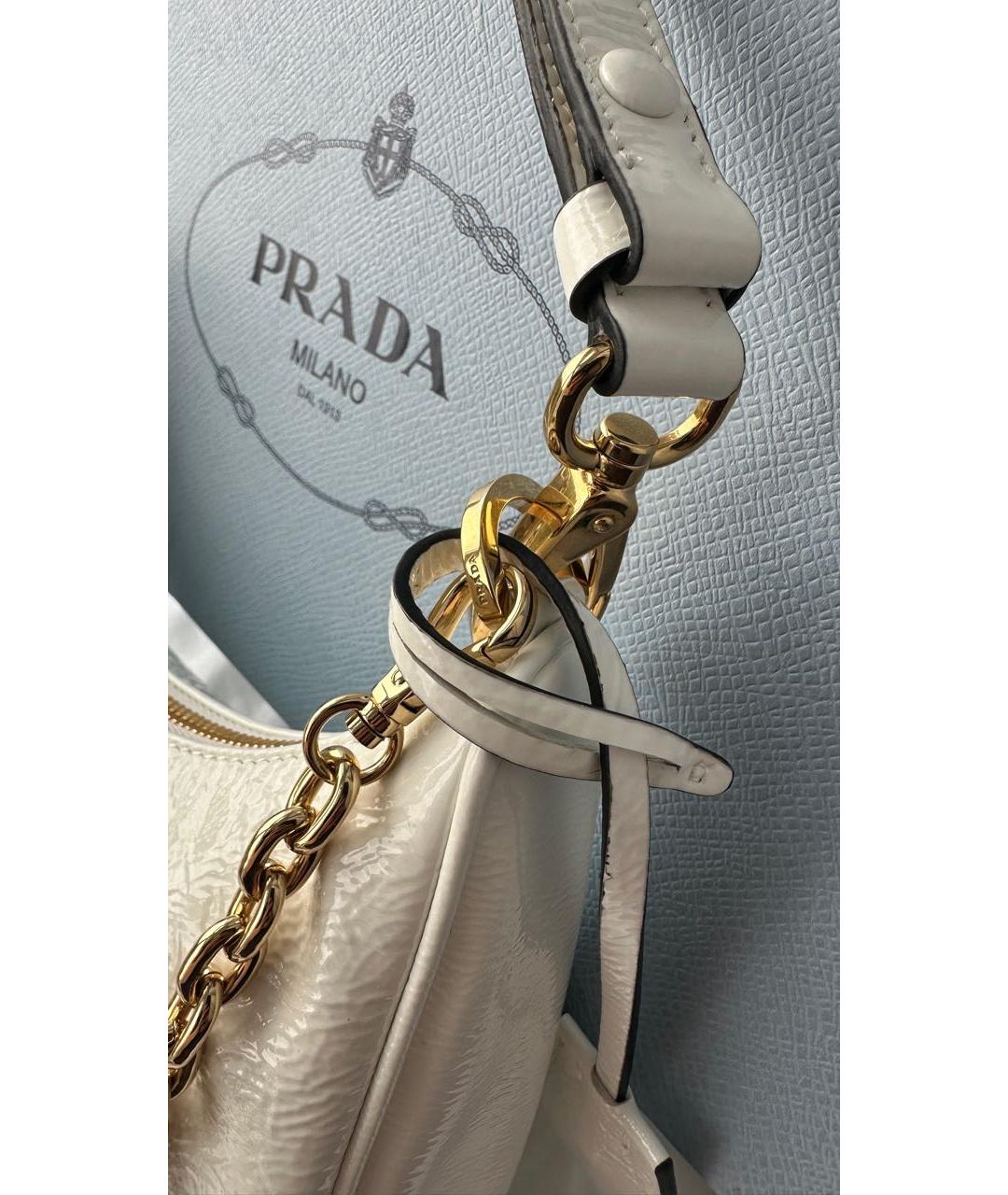 PRADA Белая сумка с короткими ручками из лакированной кожи, фото 6