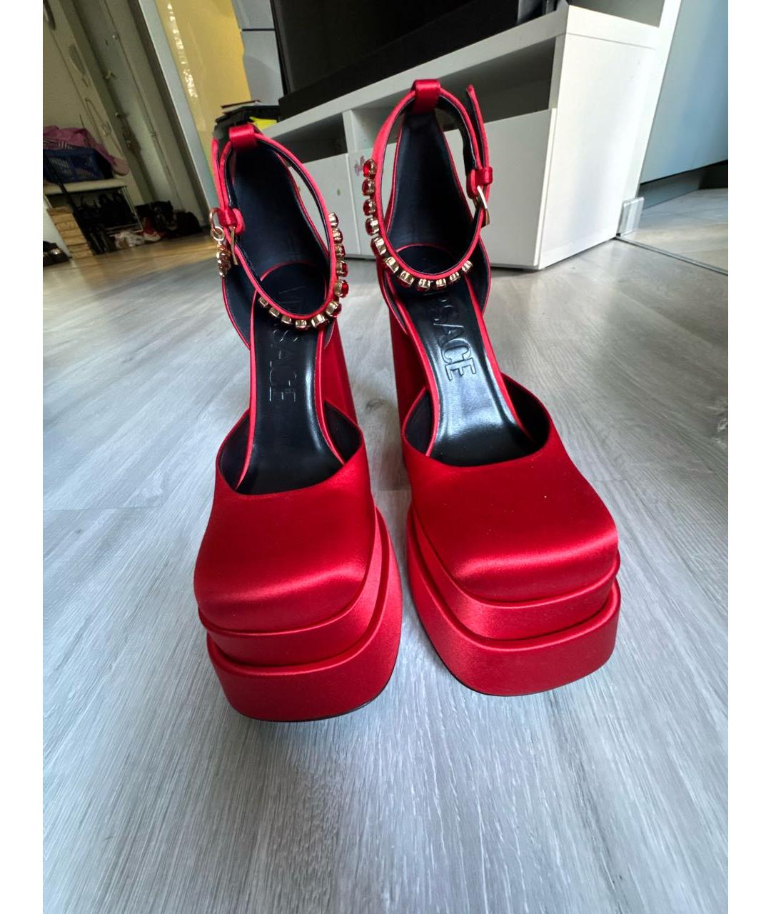 VERSACE Красные текстильные туфли, фото 2