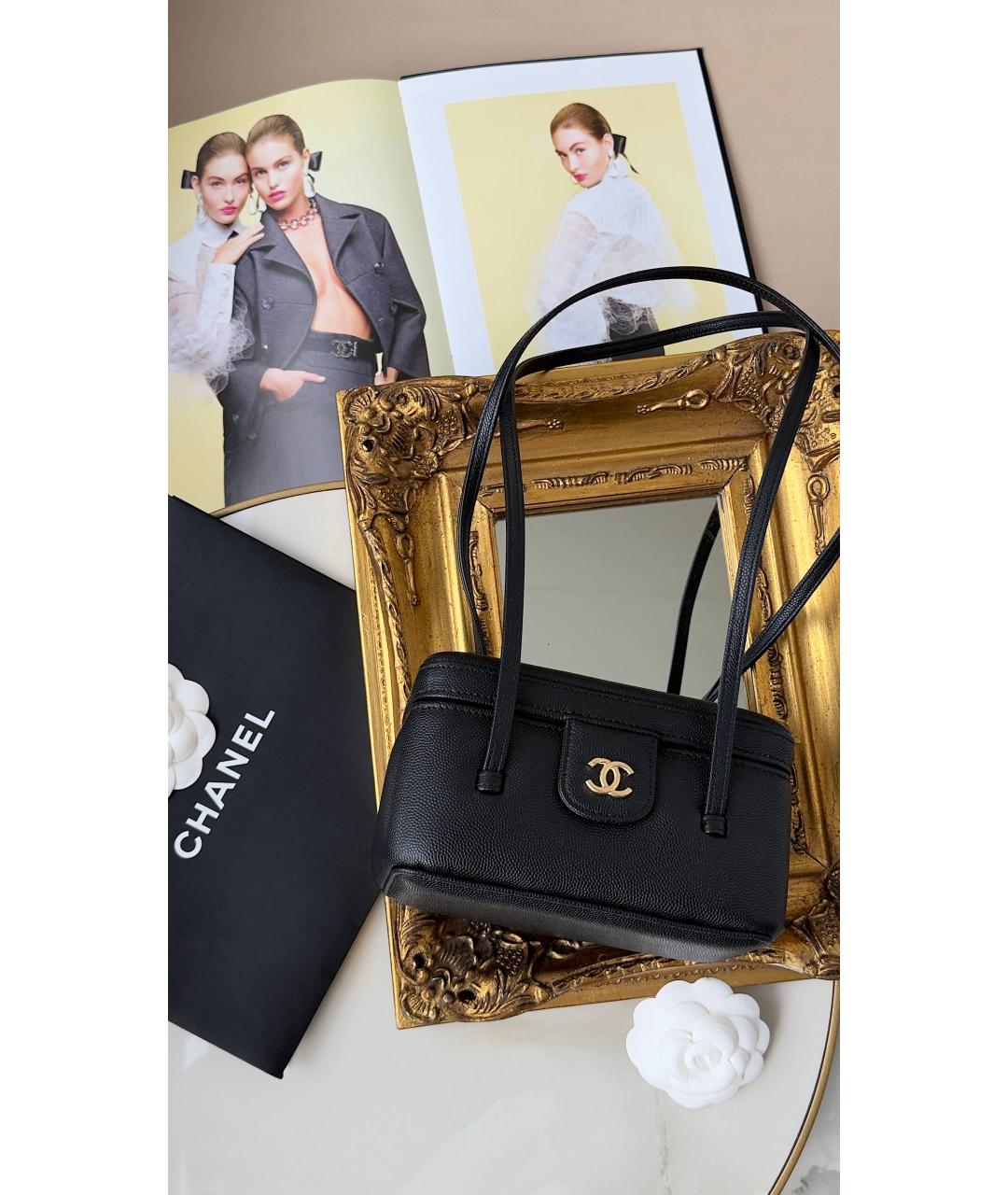CHANEL Черная кожаная сумка с короткими ручками, фото 10