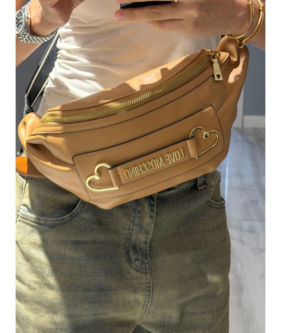 LOVE MOSCHINO Бежевая поясная сумка, фото 5