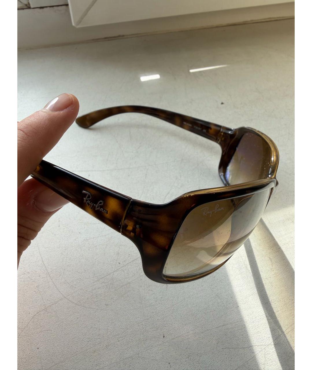 RAY BAN Коричневые пластиковые солнцезащитные очки, фото 3
