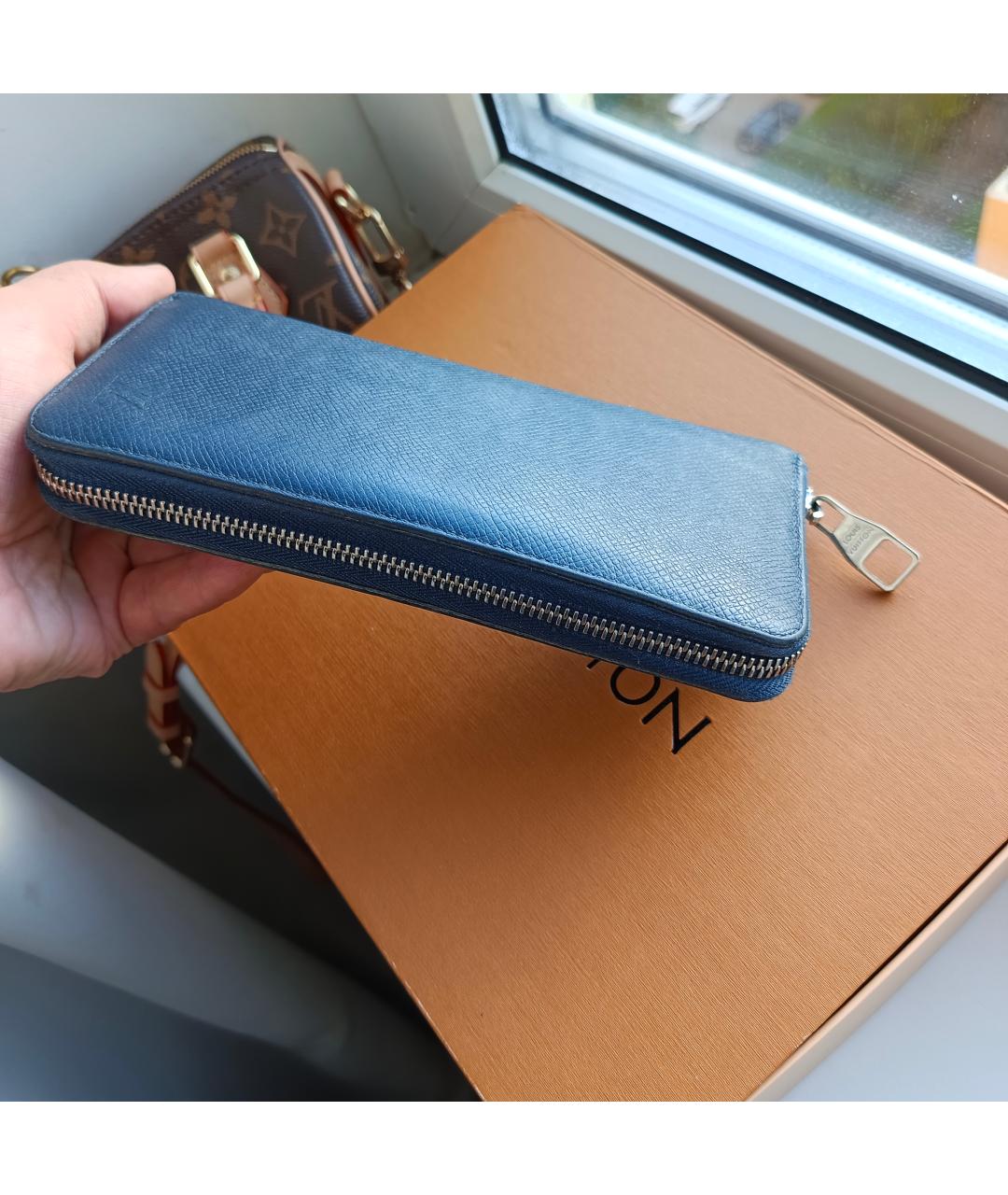 LOUIS VUITTON Темно-синий кожаный кошелек, фото 2