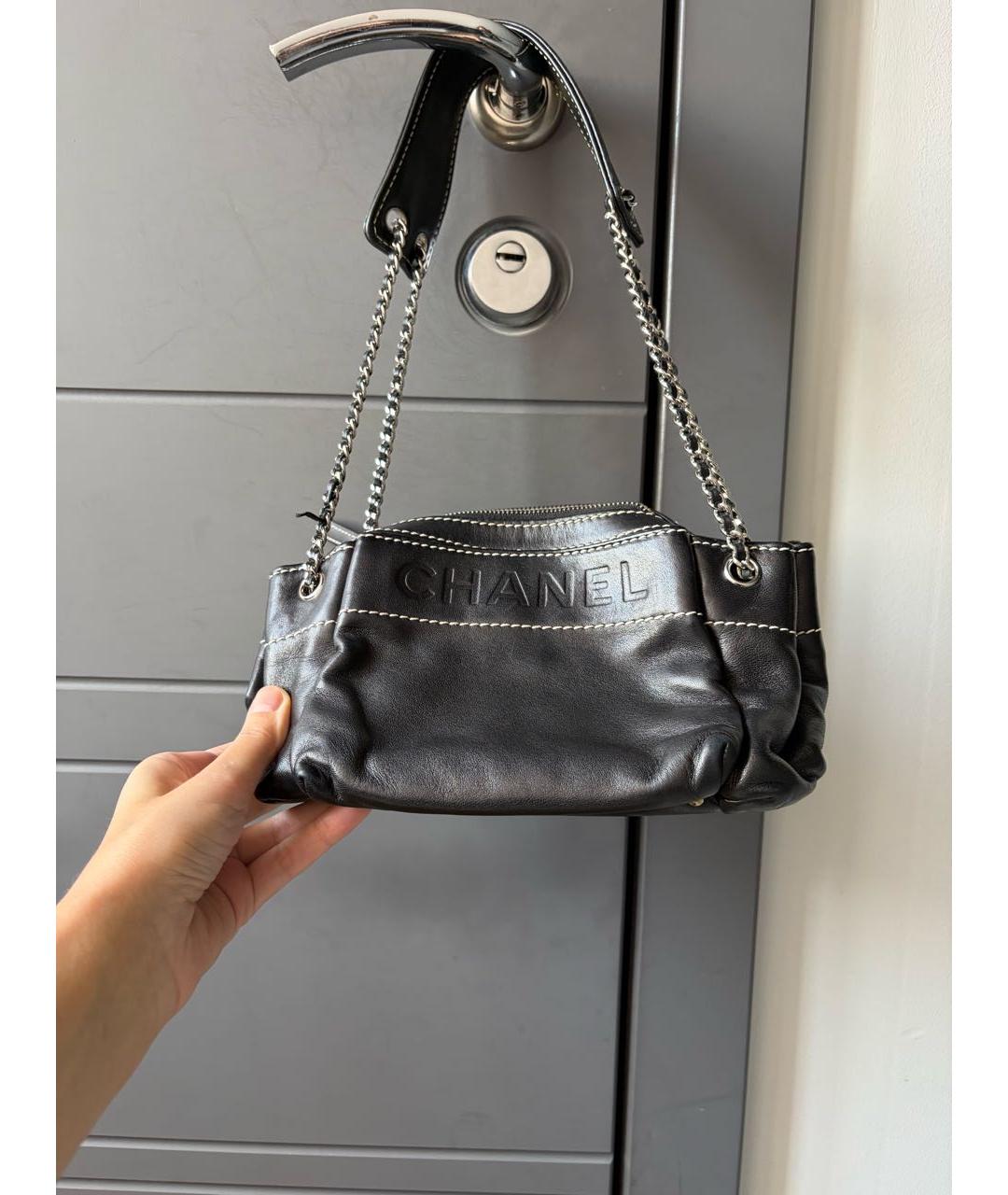 CHANEL Черная кожаная сумка с короткими ручками, фото 7