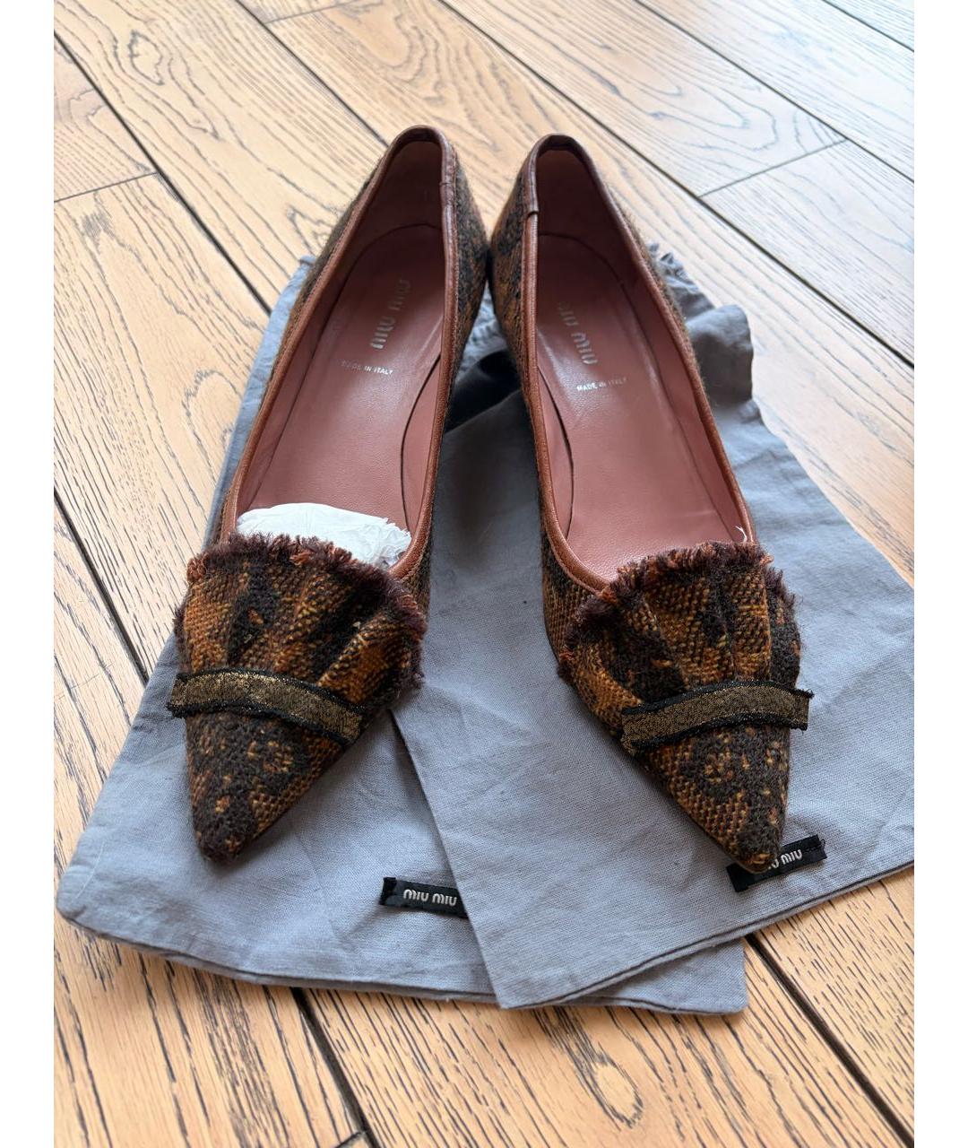 MIU MIU Коричневые текстильные туфли, фото 2