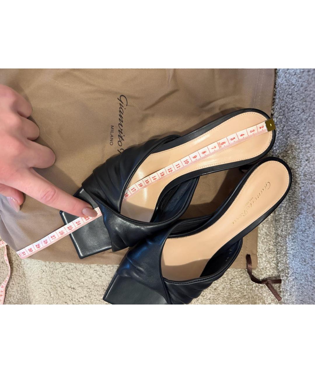 GIANVITO ROSSI Черные кожаные мюли, фото 5