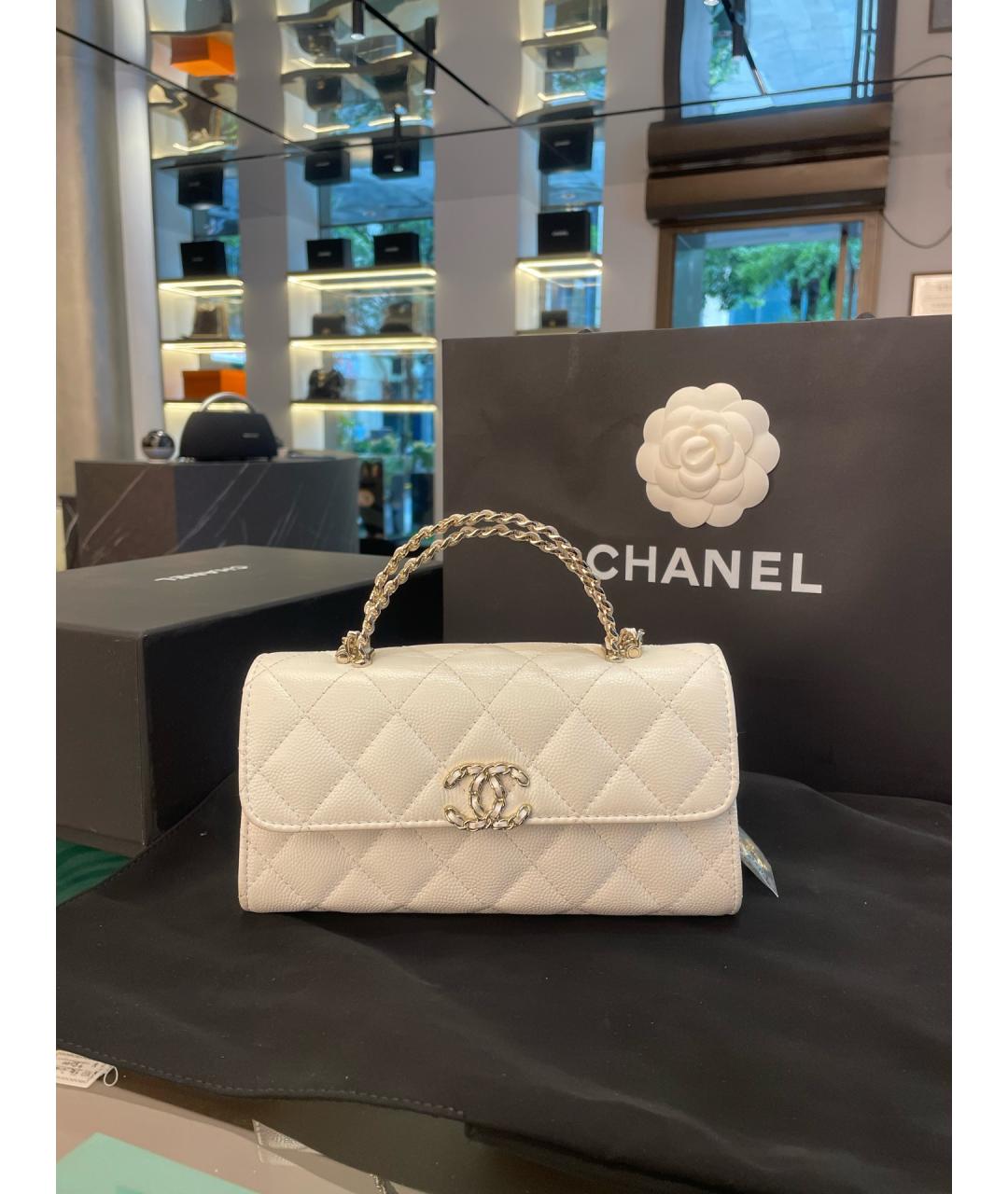 CHANEL Белая кожаная сумка с короткими ручками, фото 9
