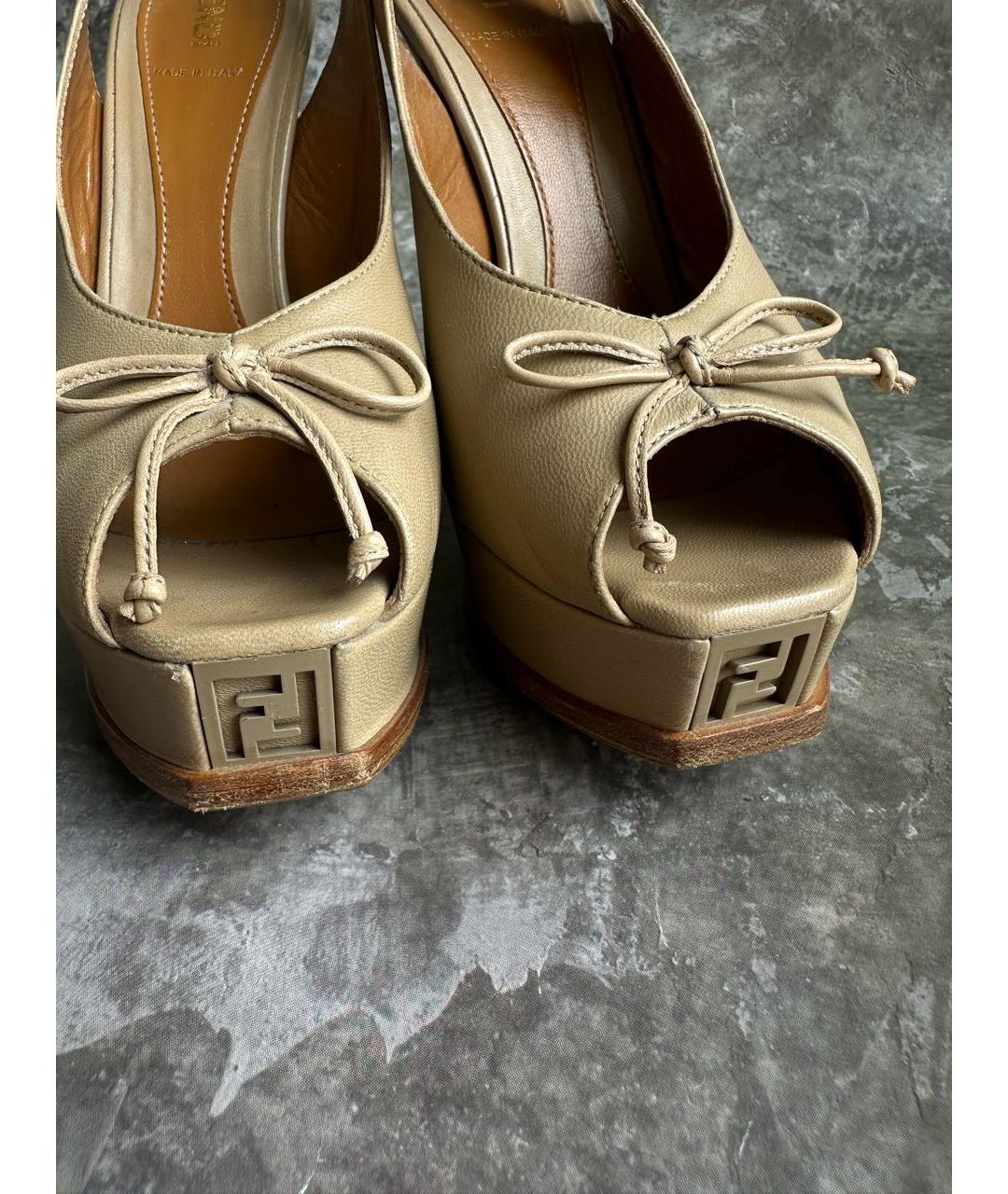 FENDI Бежевые кожаные босоножки, фото 5
